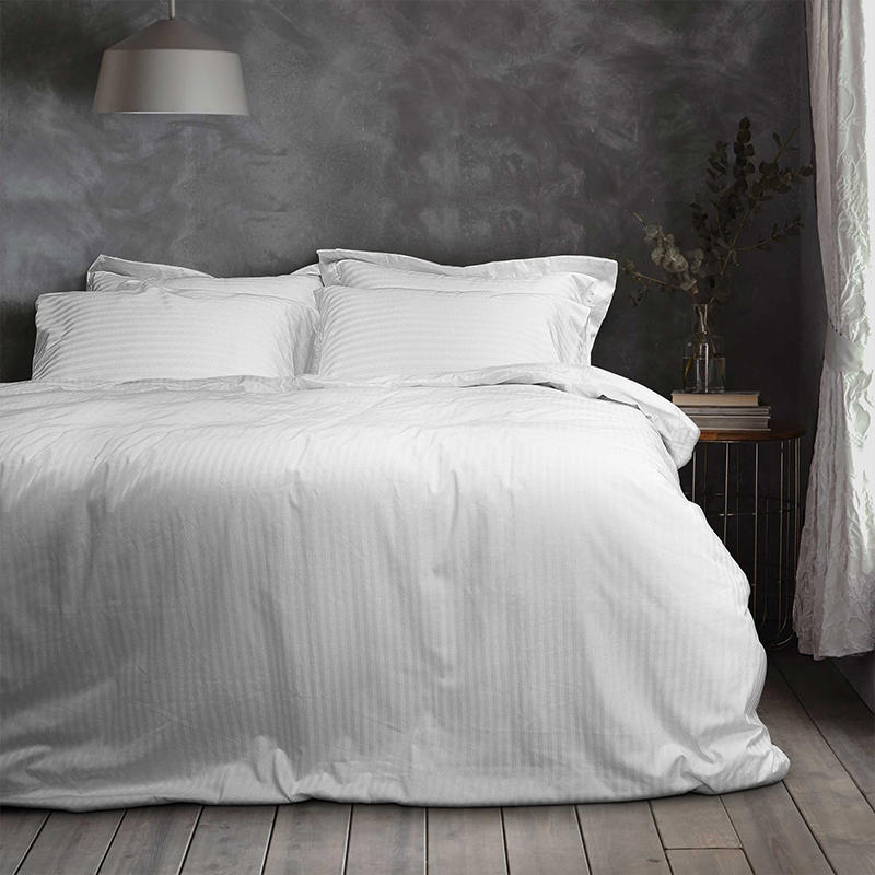 Комплект постельного белья для гостиниц из хлопка T300 в полоску белого цвета шириной 1 см