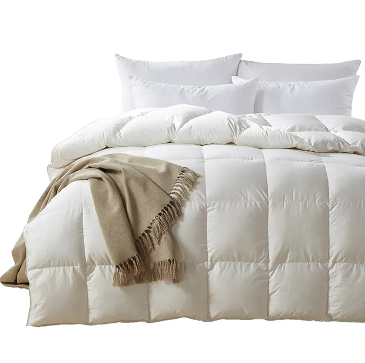 Как правильно чистить подкладку гостиничного одеяла?